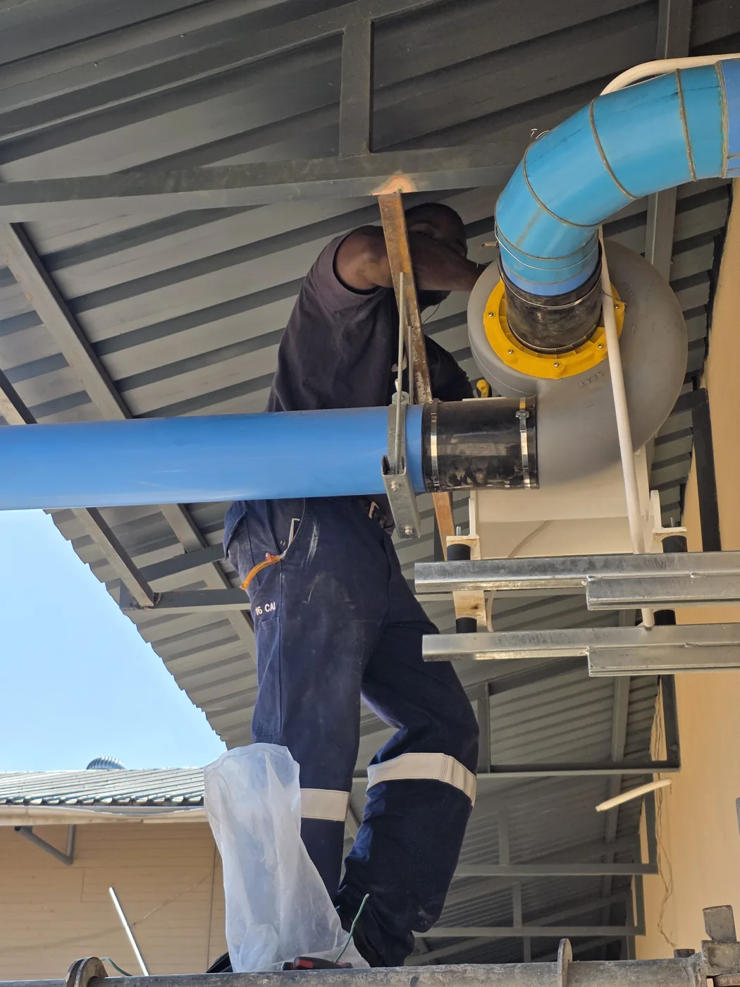 Dust-extraction installation